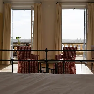 Penthouse W/ Unique Harbour View Apartment Valletta
