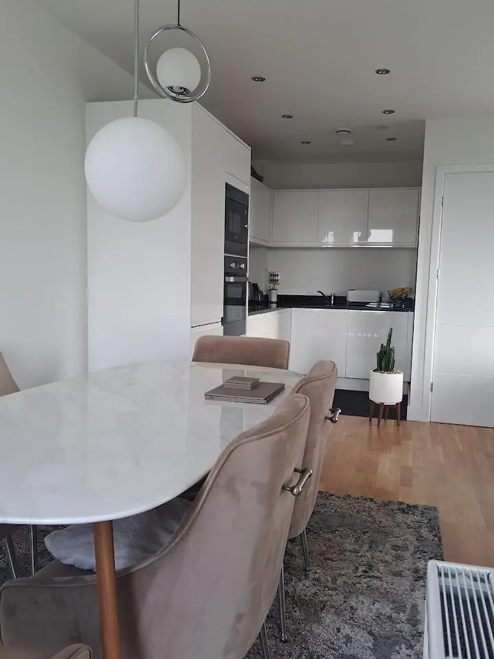 Cozy Double Room With Large En Suite Near Canary Wharf London With Amazing Views In A Shared Apartment