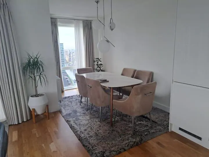 Cozy Double Room With Large En Suite Near Canary Wharf London With Amazing Views In A Shared Apartment Homestay