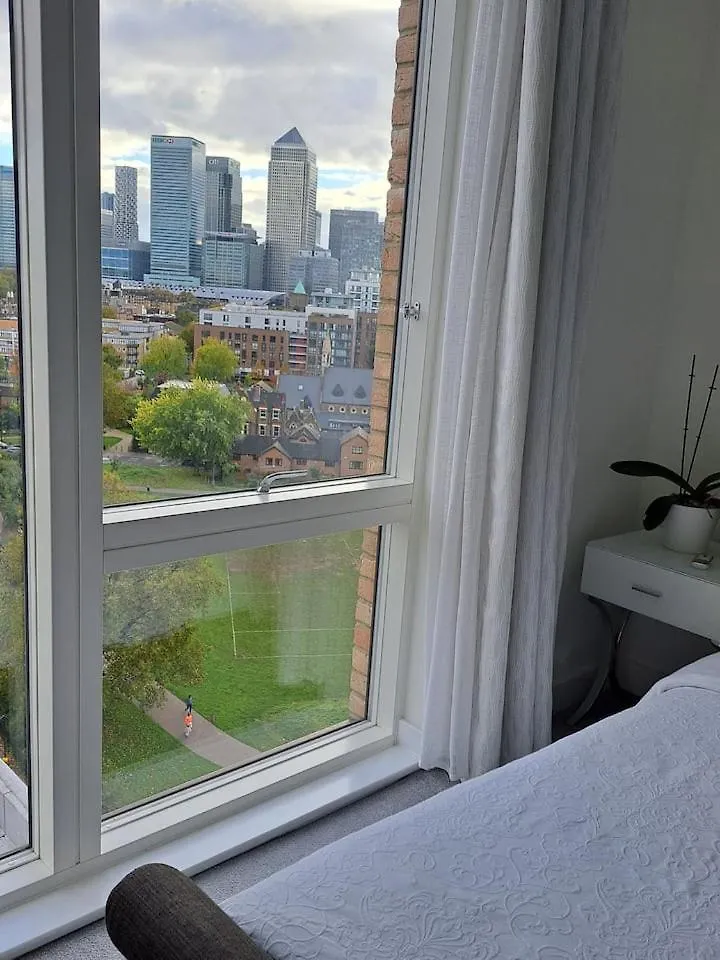 Homestay Cozy Double Room With Large En Suite Near Canary Wharf London With Amazing Views In A Shared Apartment United Kingdom
