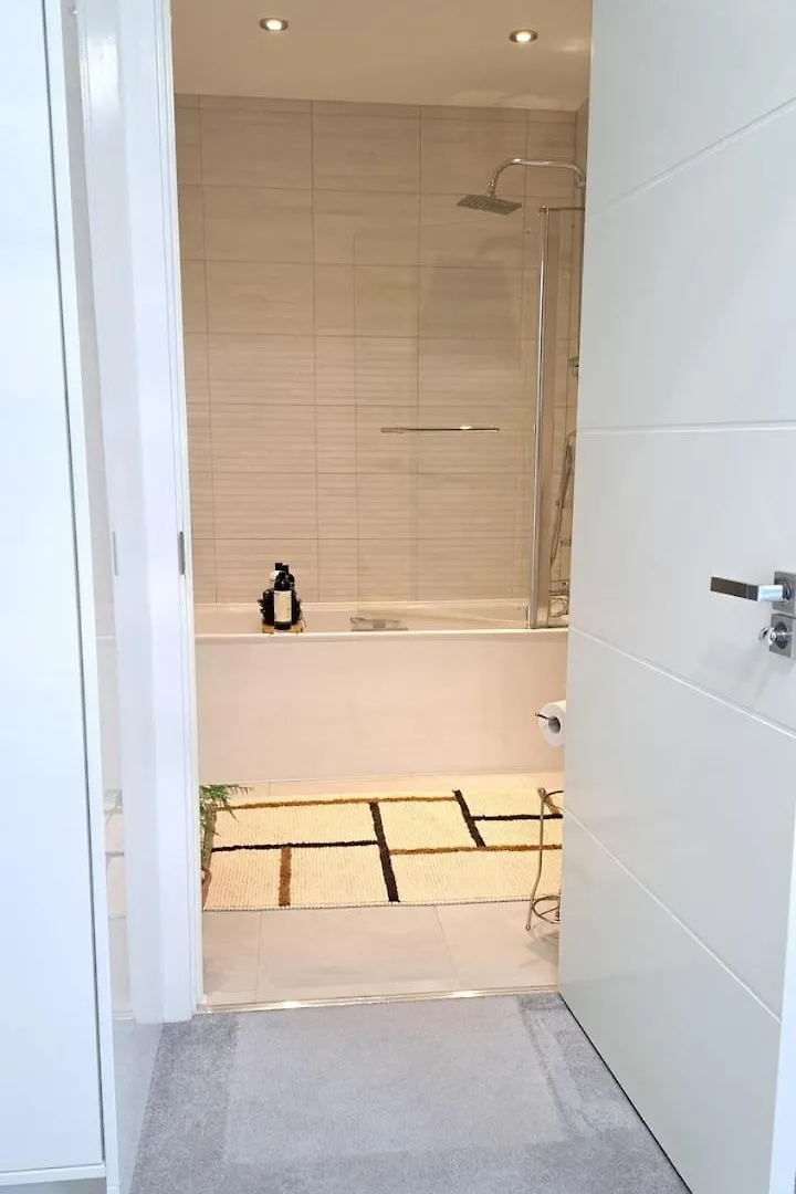 Cozy Double Room With Large En Suite Near Canary Wharf London With Amazing Views In A Shared Apartment 0*,