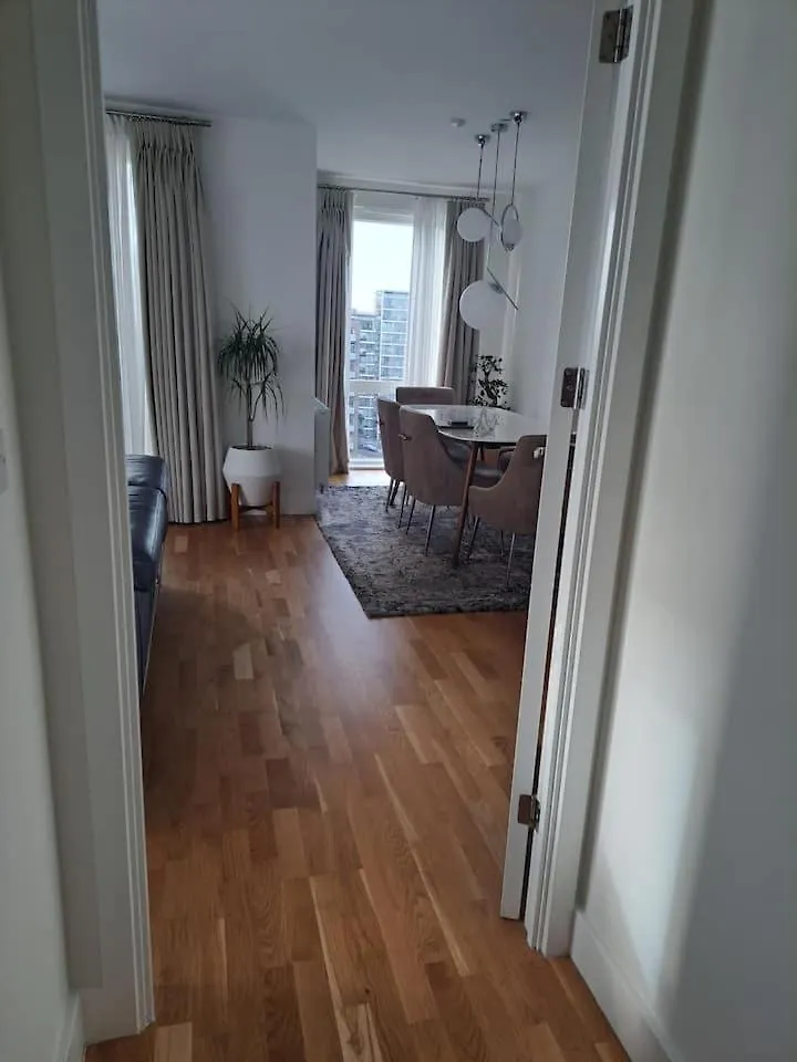 Cozy Double Room With Large En Suite Near Canary Wharf London With Amazing Views In A Shared Apartment