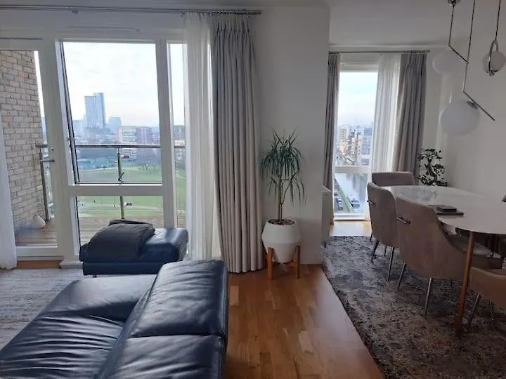 Cozy Double Room With Large En Suite Near Canary Wharf London With Amazing Views In A Shared Apartment