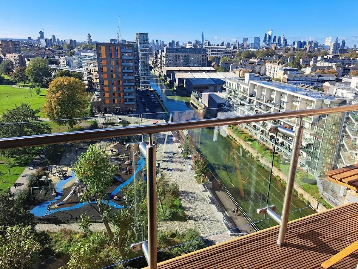 Homestay Cozy Double Room With Large En Suite Near Canary Wharf London With Amazing Views In A Shared Apartment